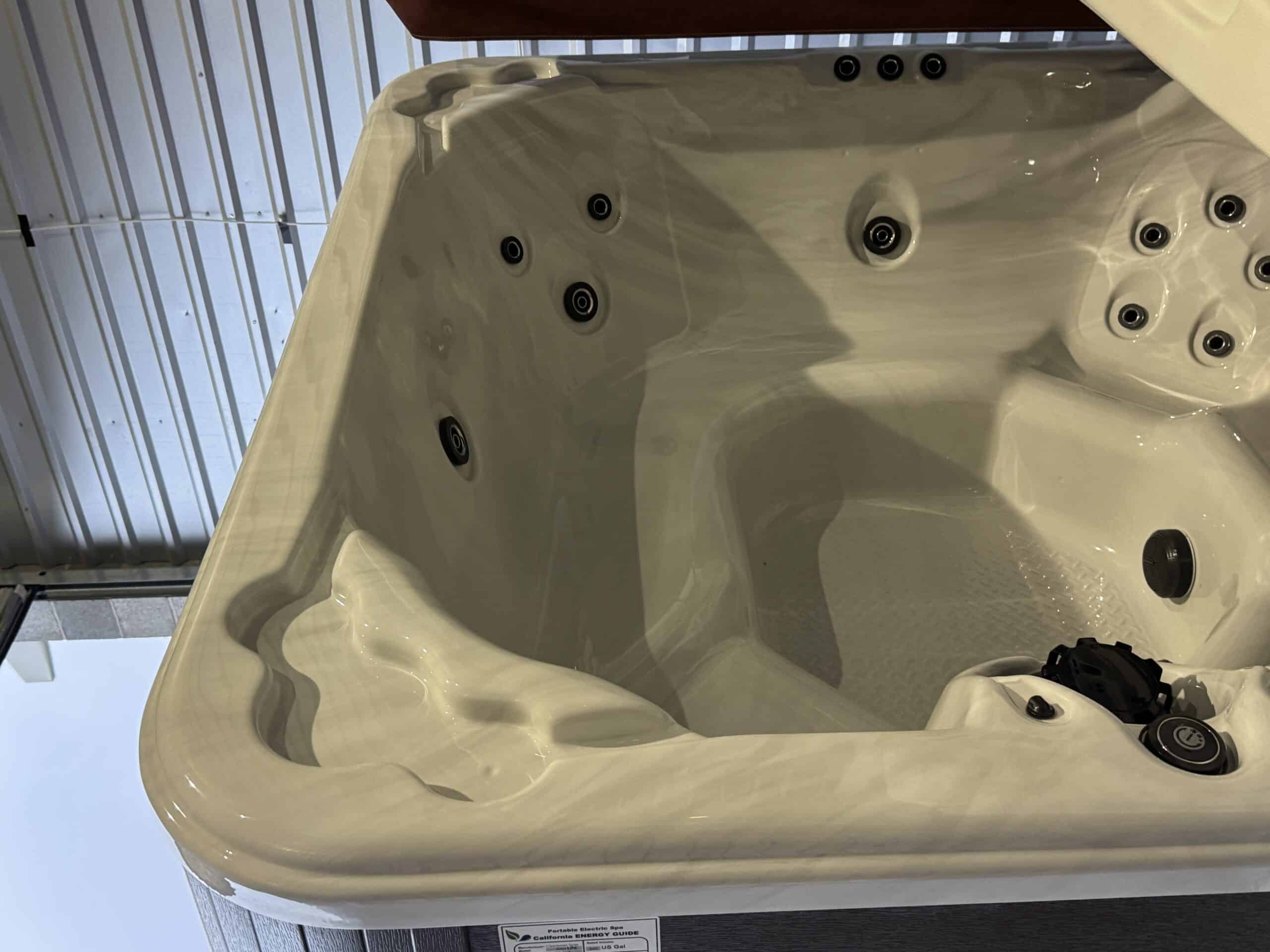 Starlight Hot Tubs for Sale | Affordable Hot Tubs from Spa Tender
